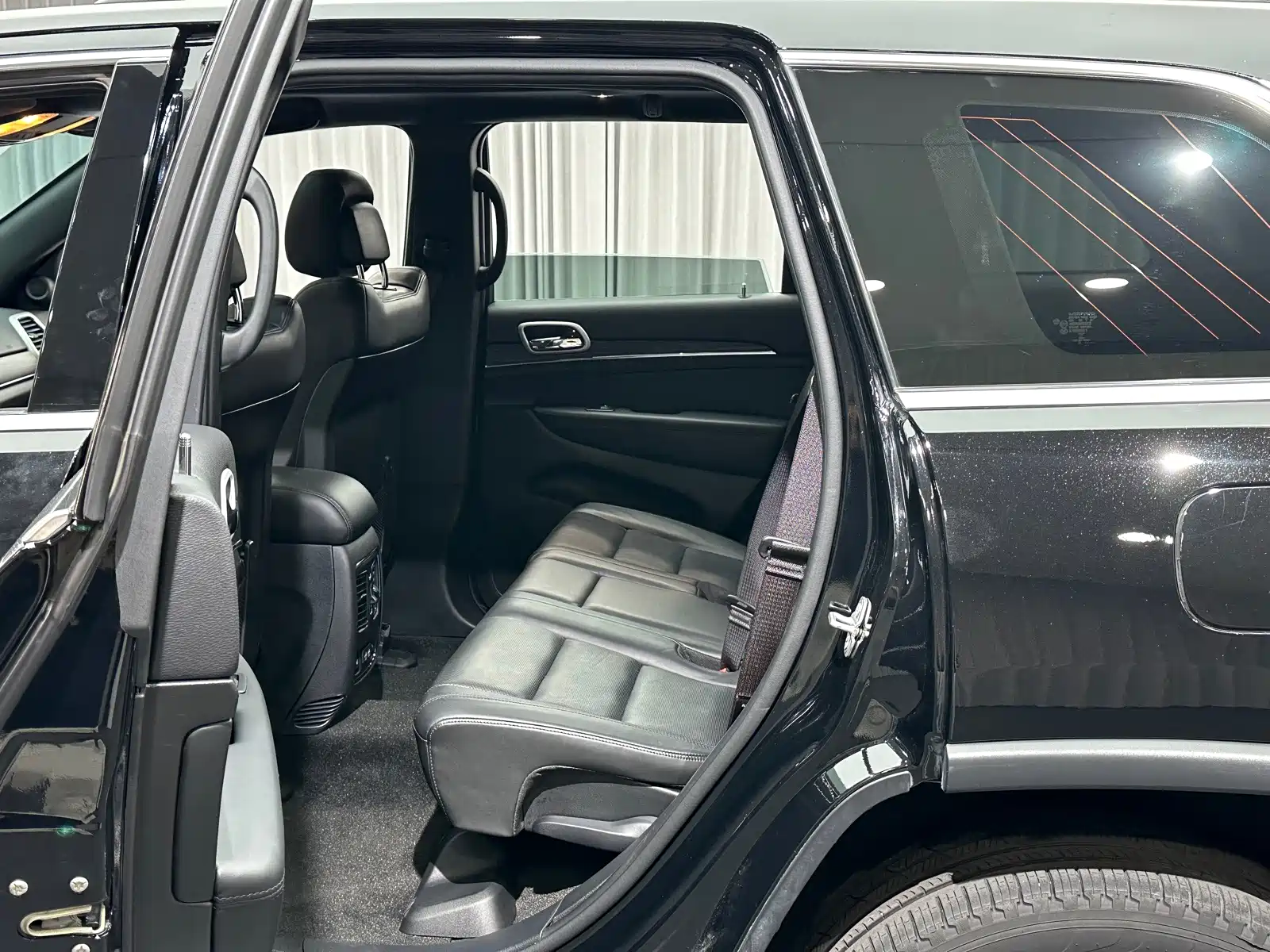 Photo 16 - Jeep Grand Cherokee (Import)