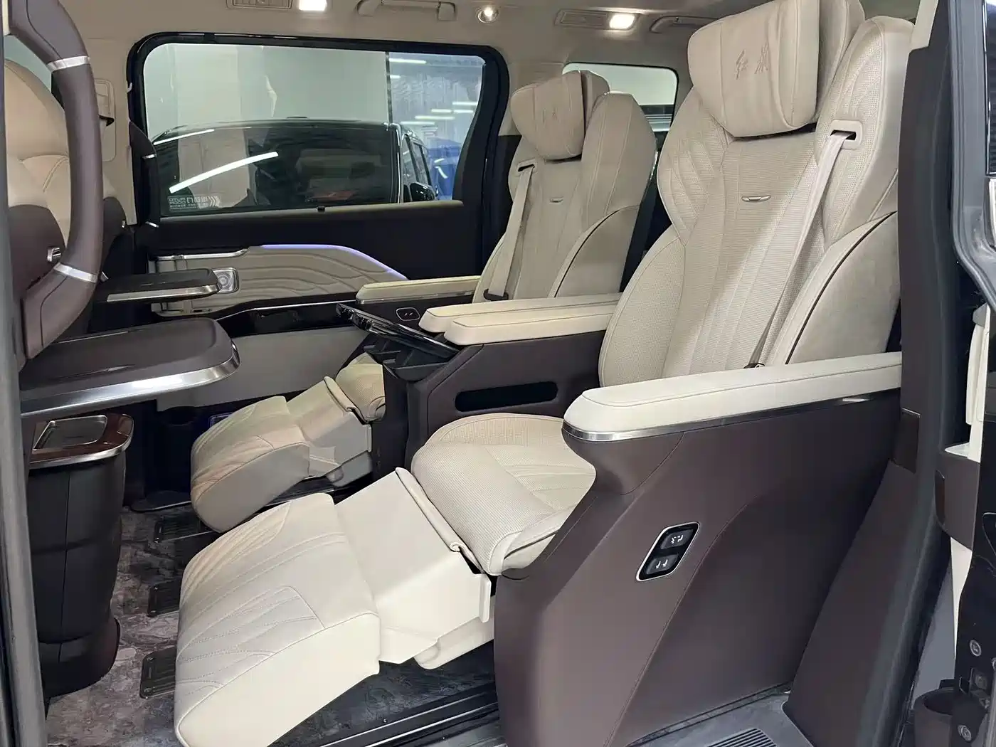 Hongqi HQ9 2023 2.0T Smart Connect Flagship фото 10