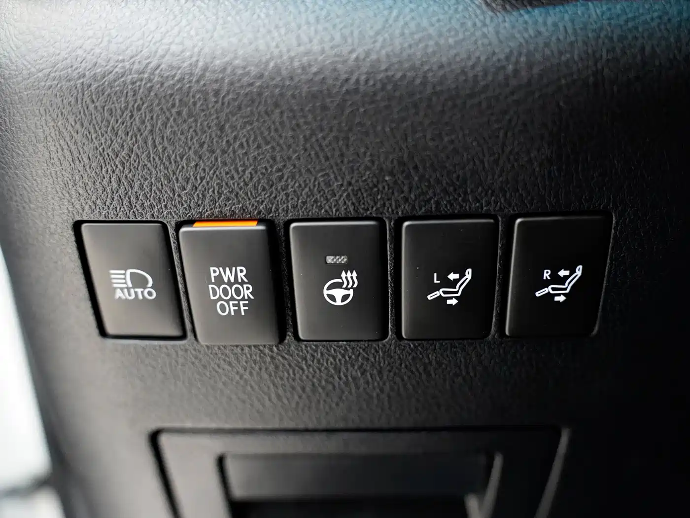 Lexus LM 2020 300h Seven-Seater Elegance Edition фото 17