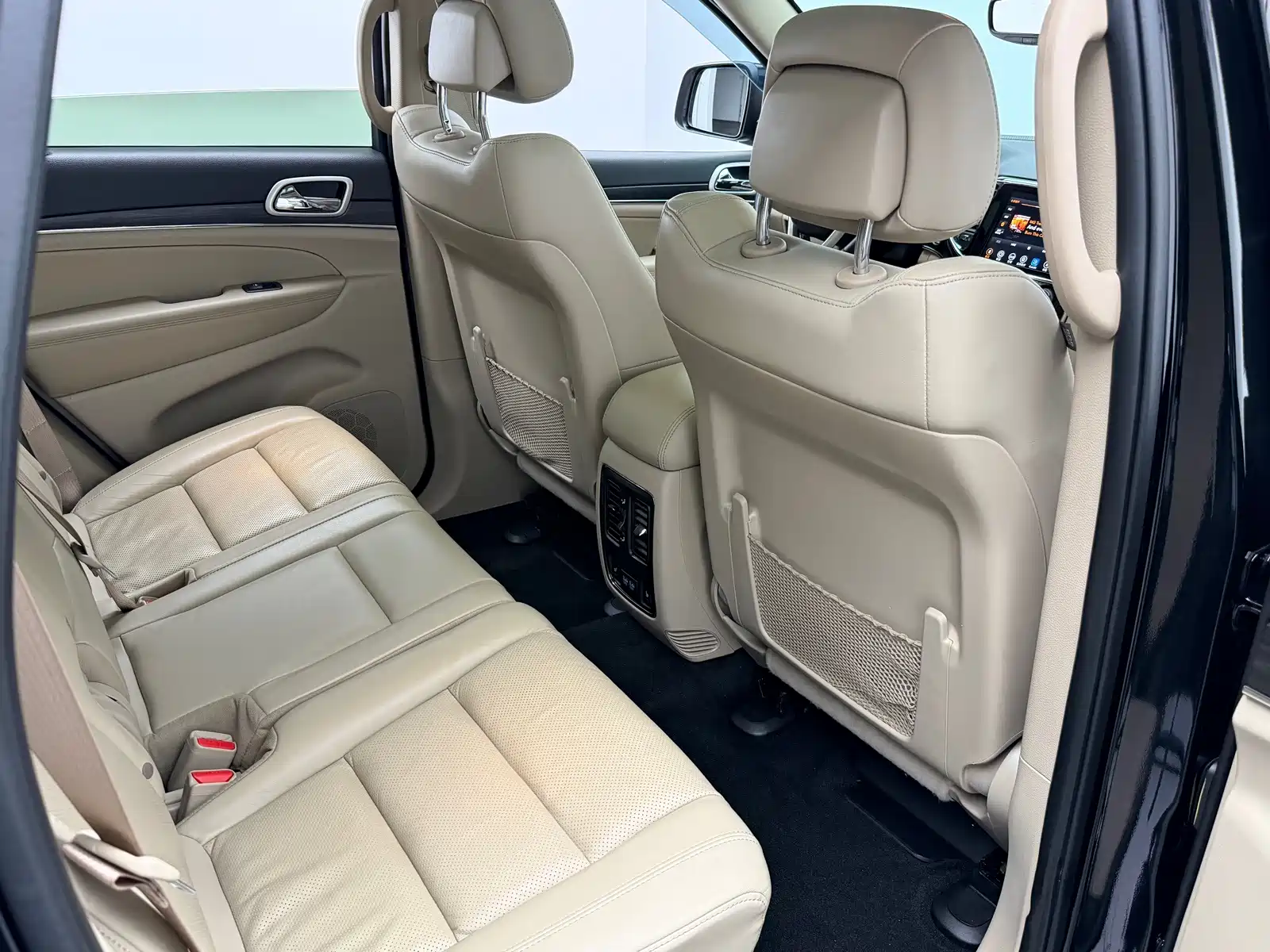 Photo 25 - Jeep Grand Cherokee (Import)