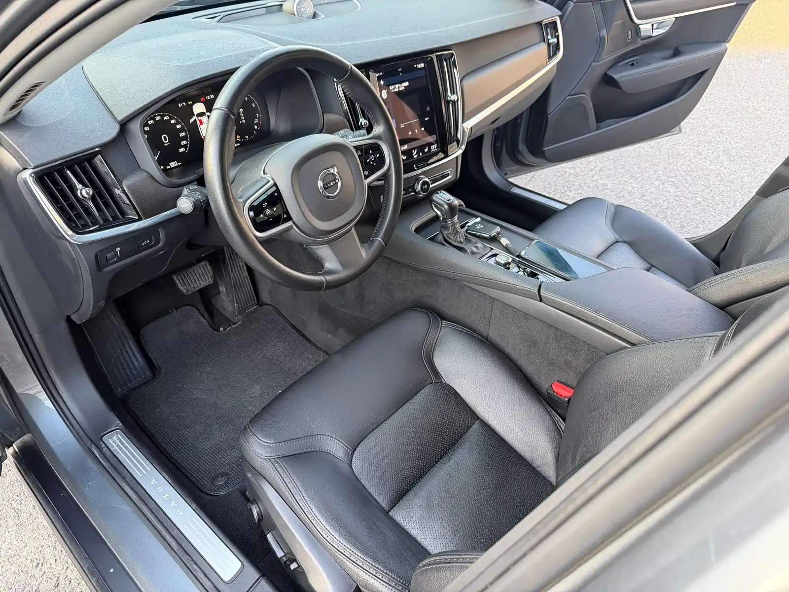 Photo 4 - Volvo V90