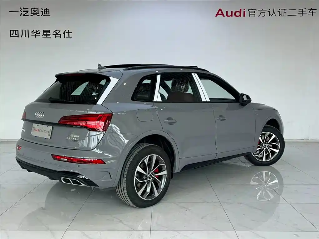 Audi Q5L 2025 45th Anniversary Edition 40 TFSI Luxury Sport фото 4