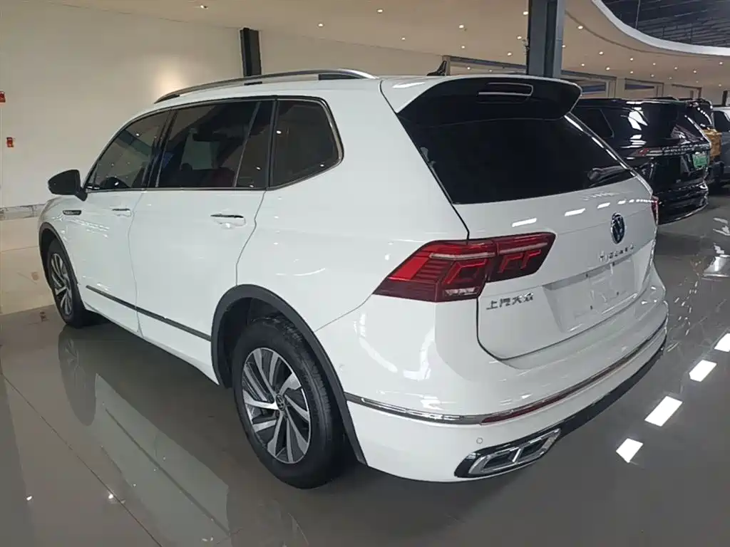 Volkswagen Tiguan L PHEV 2023 430PHEV Plug-in Hybrid Premium фото 5
