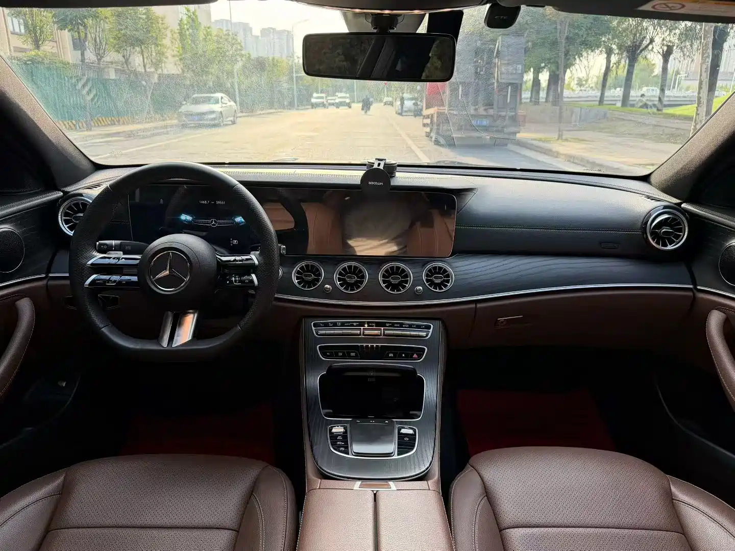 Photo 6 - Mercedes-Benz E-Class