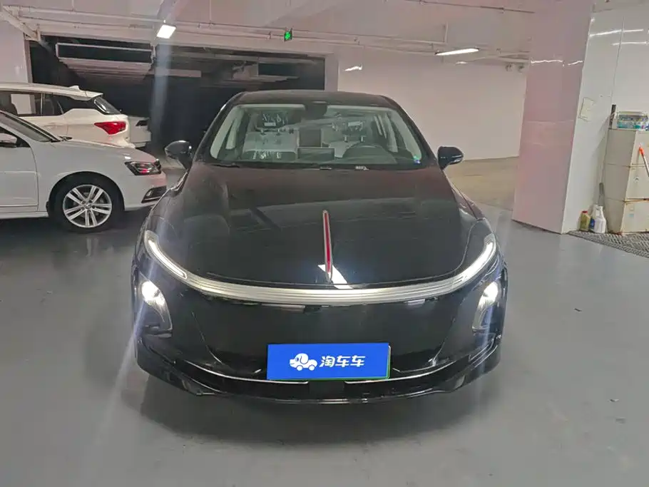 Hongqi E-QM5 2026 2025 Model 500km Travel Edition