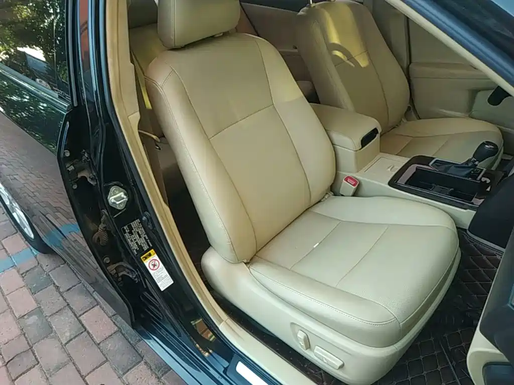 Фото 25 - Toyota Camry