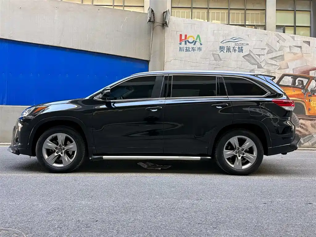TOYOTA HIGHLANDER