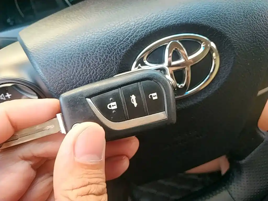 Фото 9 - Toyota Camry