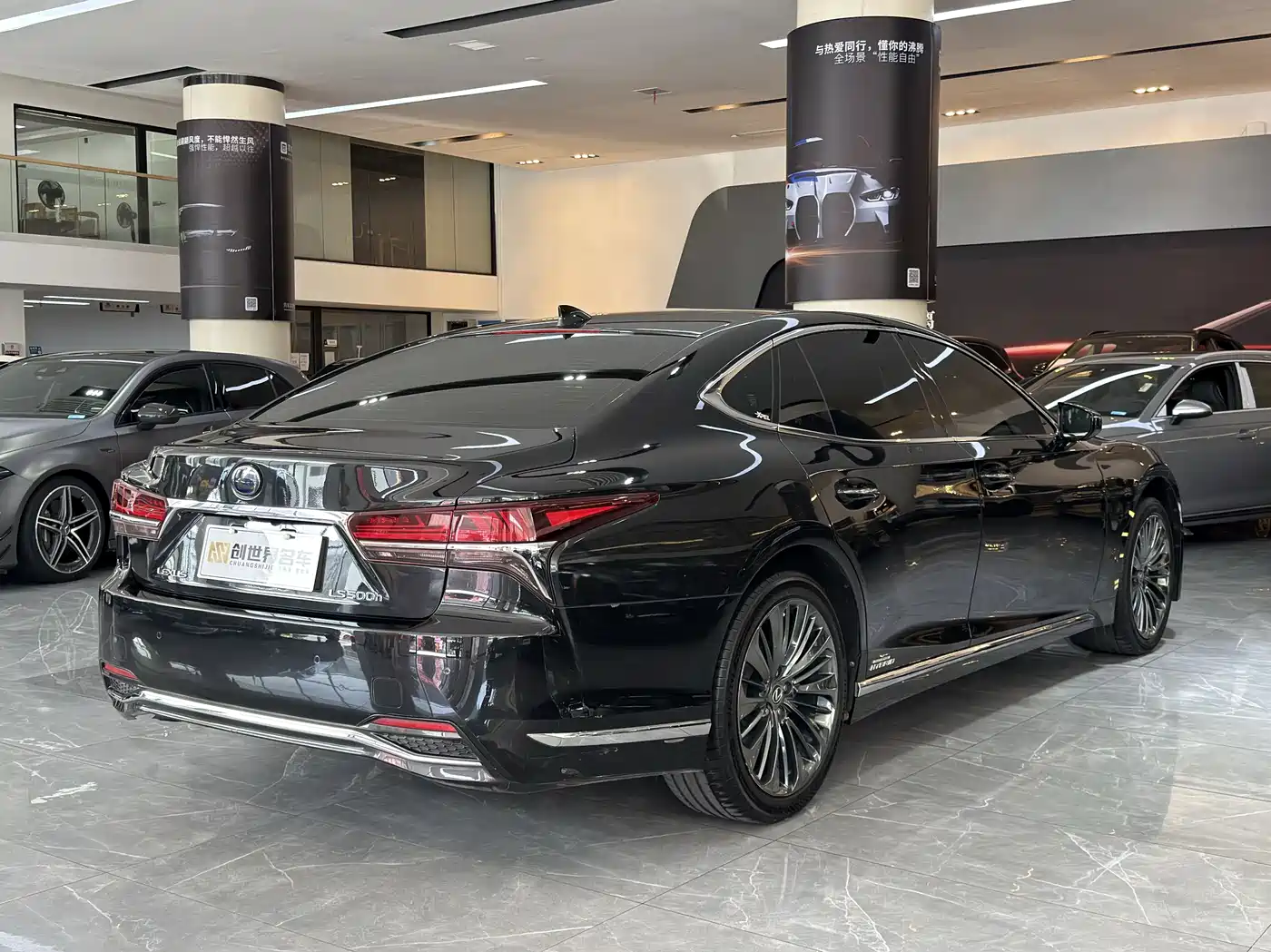 Lexus LS 2018 500h Executive Edition China VI фото 3