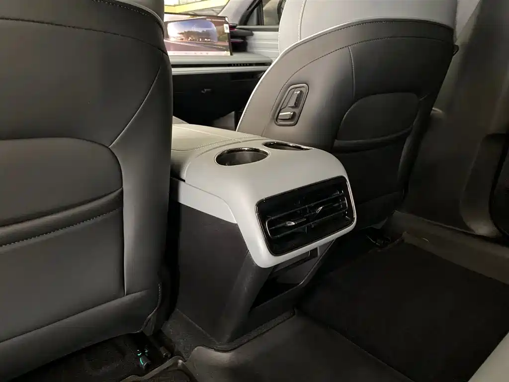 Geely Galaxy Galaxy E8 2025 700km Long Voyage Smart Drive Edition фото 17