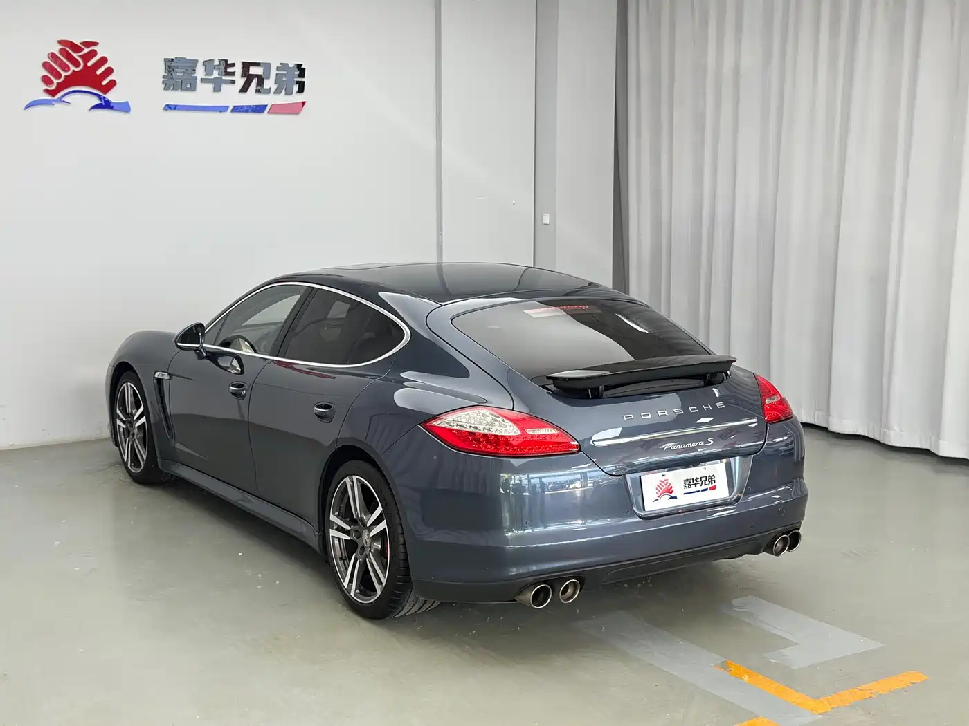 Porsche Panamera 2010 Model Panamera S 4.8L фото 17