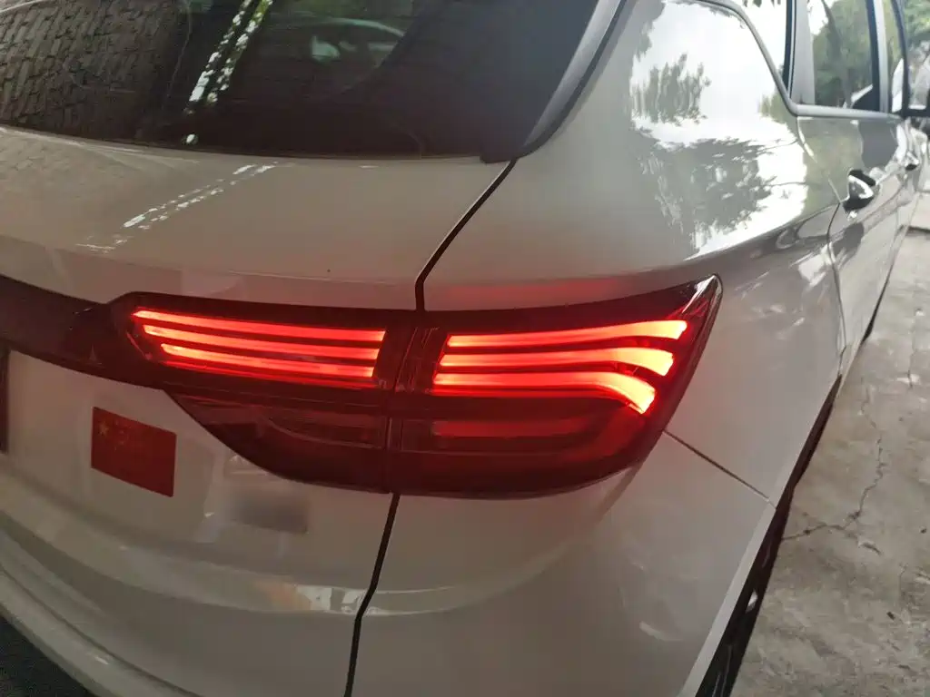Фото 24 - Geely Coolray