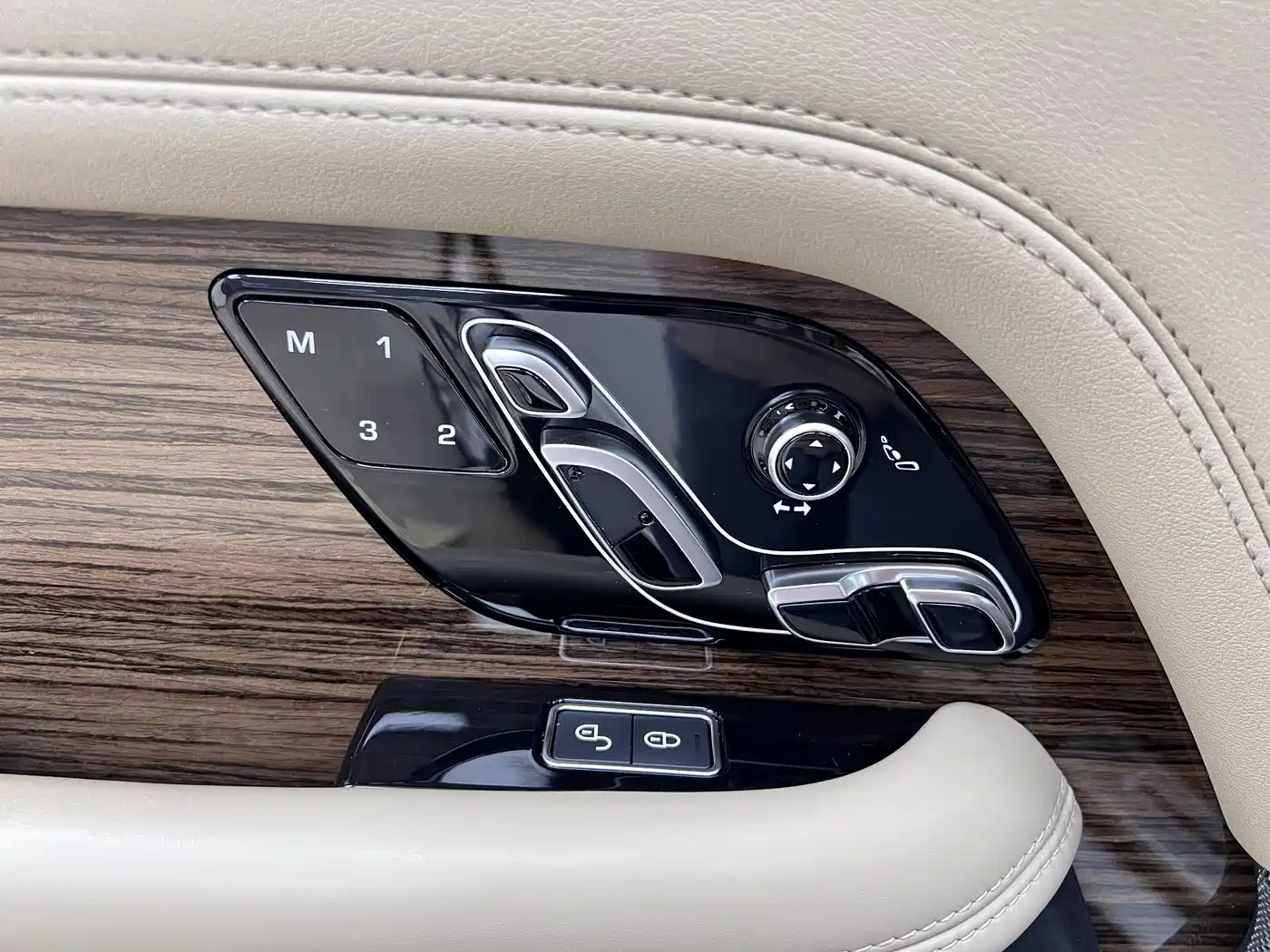 Land Rover Range Rover 2018 3.0 SC V6 Vogue Heritage Extended Edition фото 38