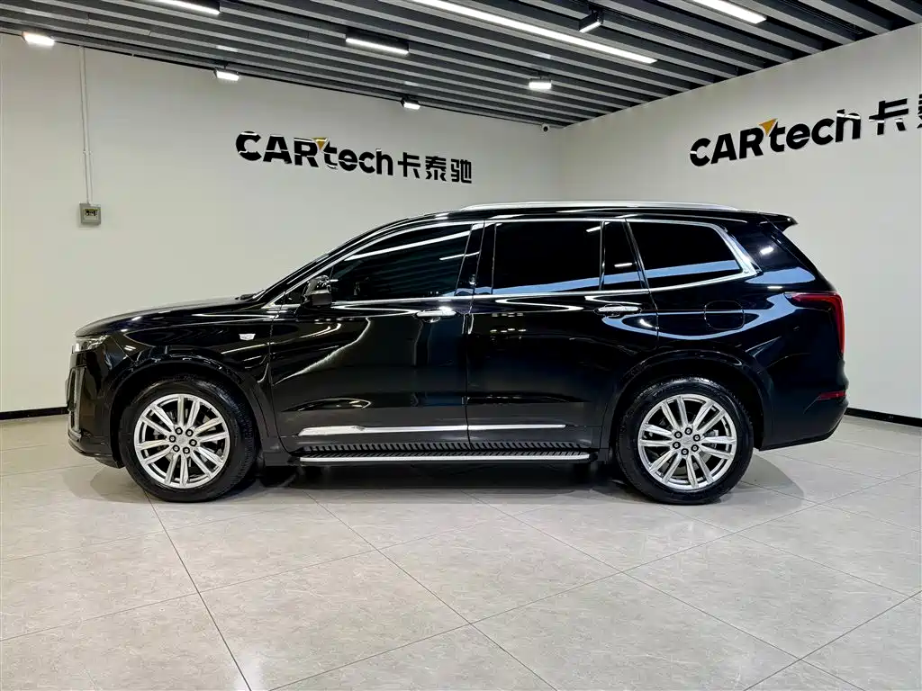 CADILLAC XT6