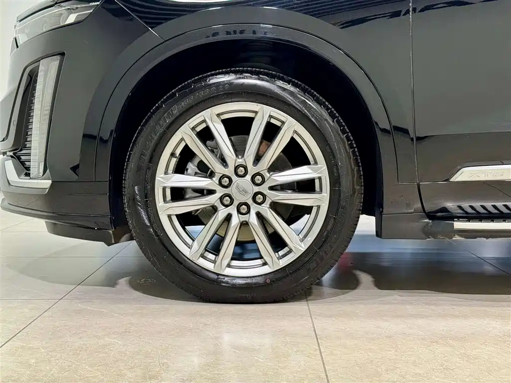 CADILLAC XT6