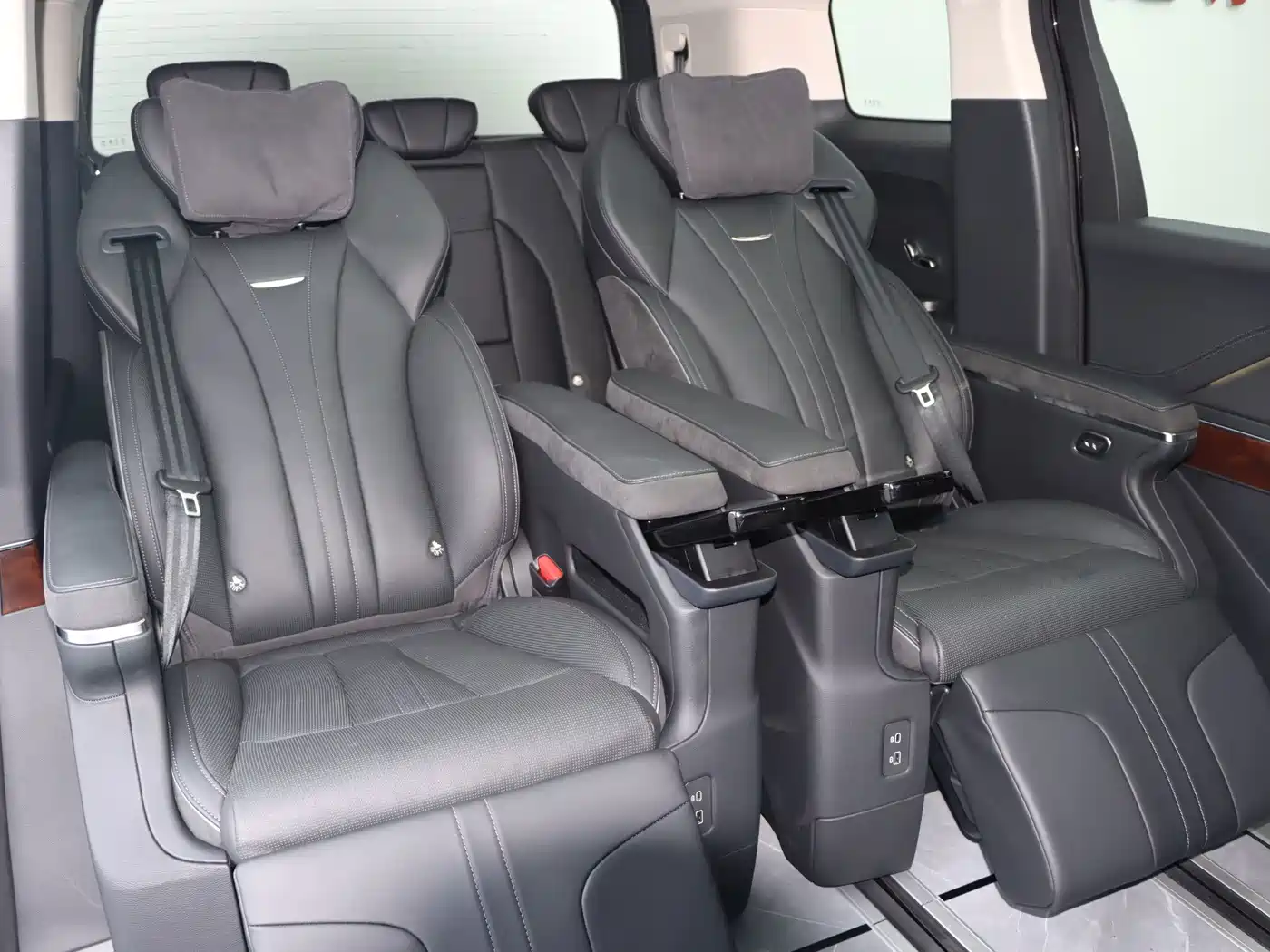 Hongqi HQ9 PHEV 2024 2024 Model 2.0T AWD Luxury Edition
