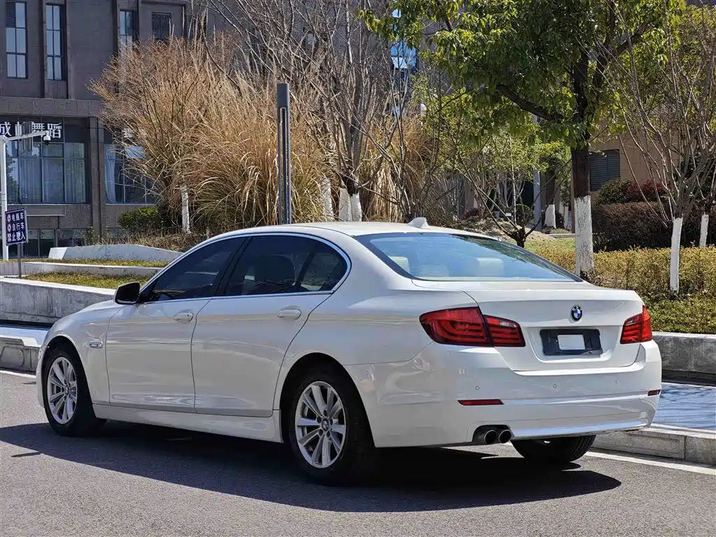 BMW 5 Series 2011 528Li Leading фото 4