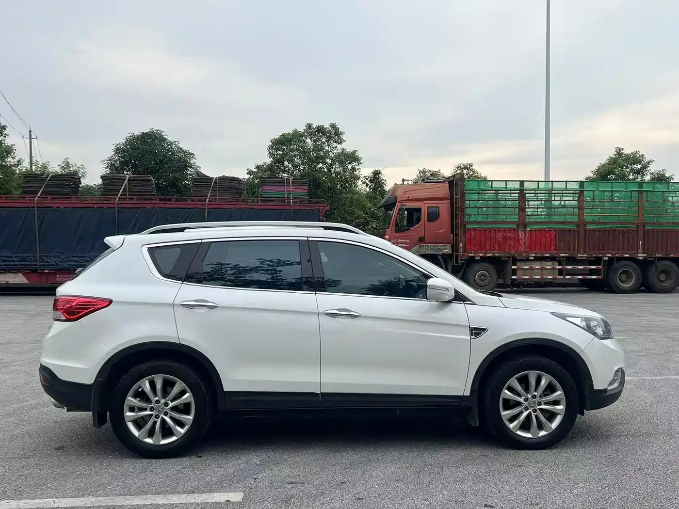 Dongfeng Aeolus Dongfeng Fengshen AX7 2015 2015 2.3L Automatic Premium