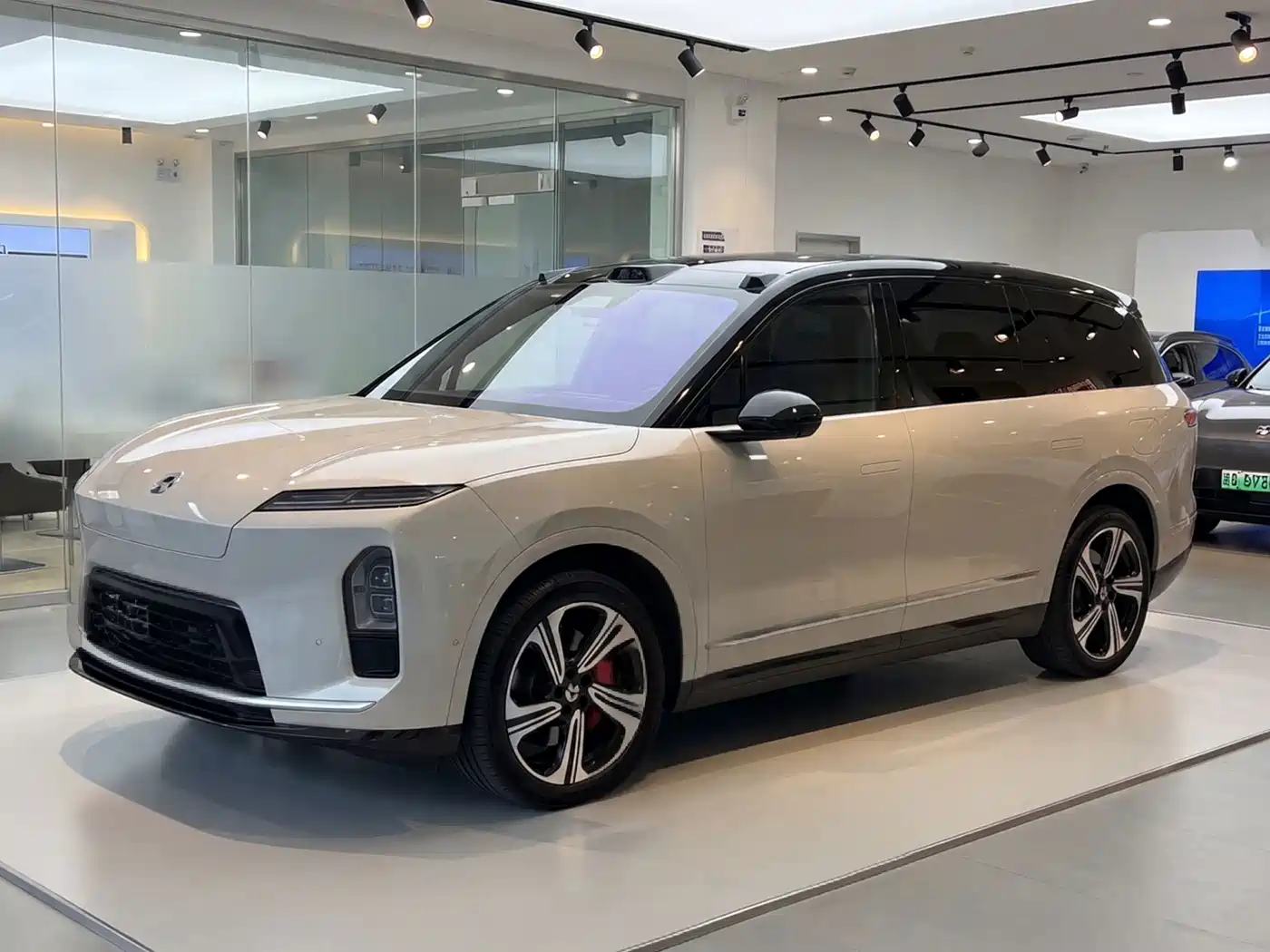 NIO ES8 2025 — пригон из Китая