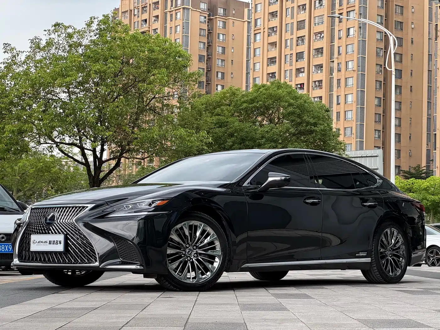 Lexus LS 2018 500h Executive Edition China V