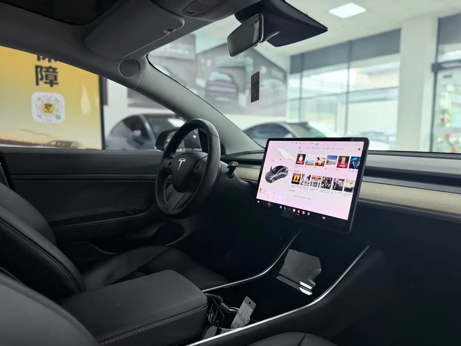 Фото 12 - Tesla Model 3