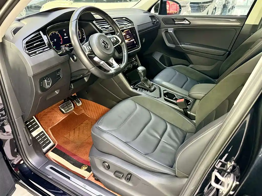 Volkswagen Tiguan L 2021 330TSI Automatic 2WD R-Line Premium фото 25