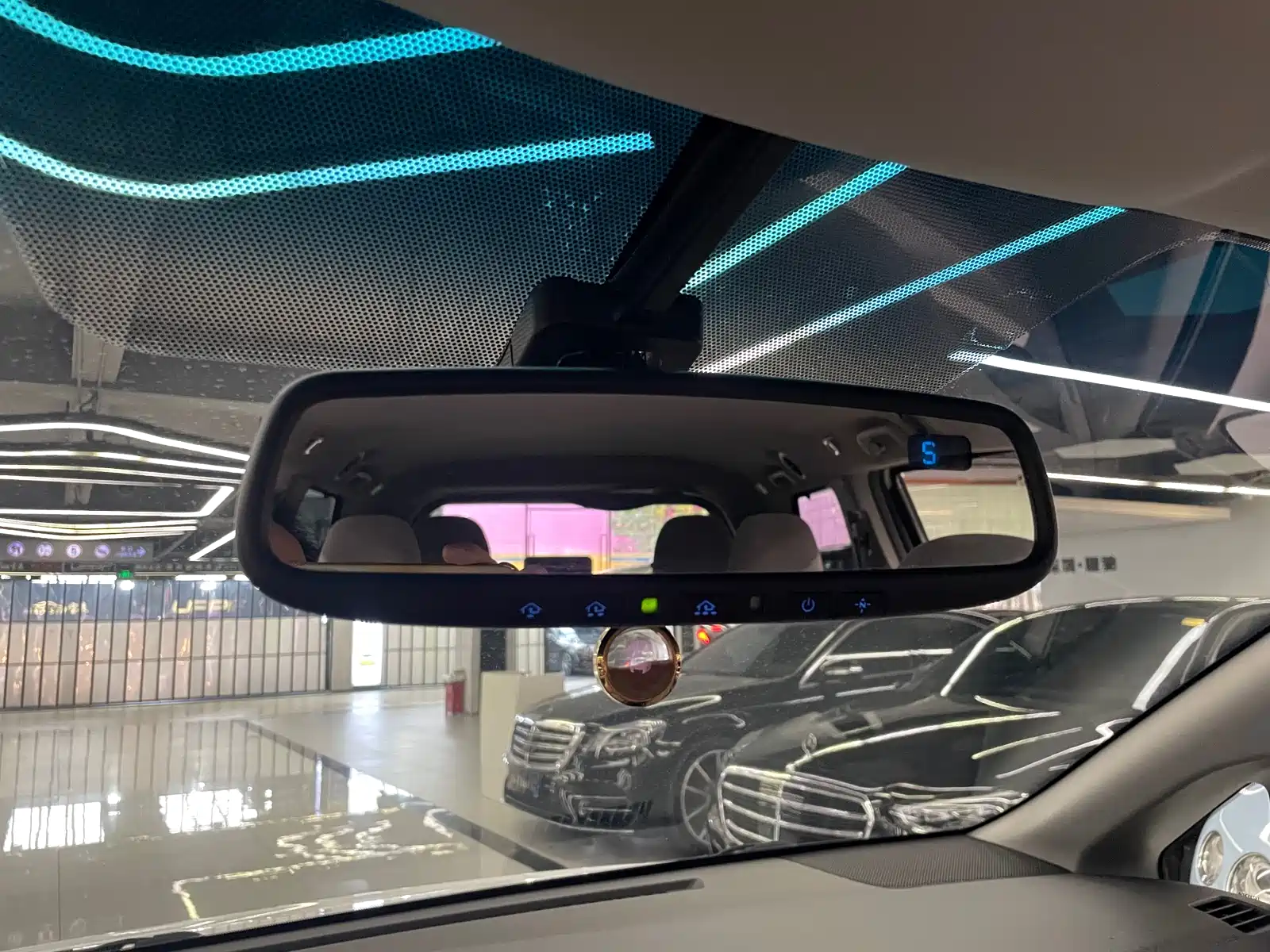 Photo 24 - Toyota Sienna