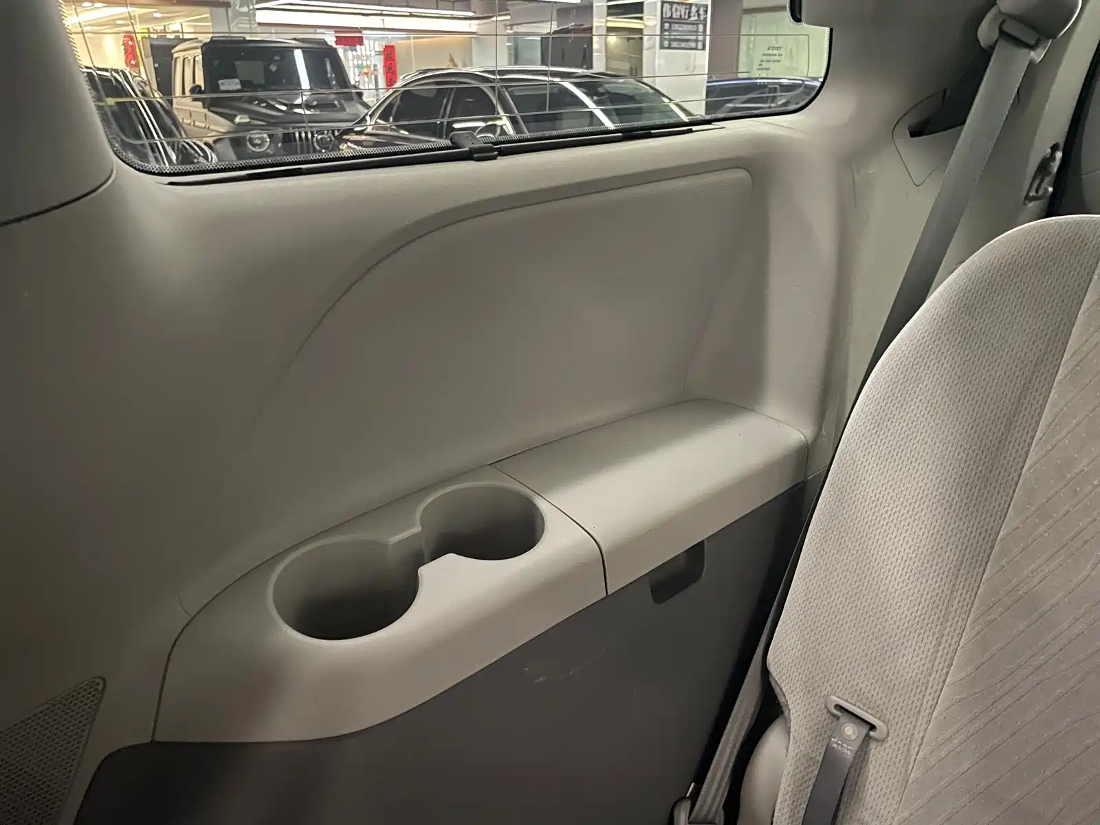 Photo 42 - Toyota Sienna
