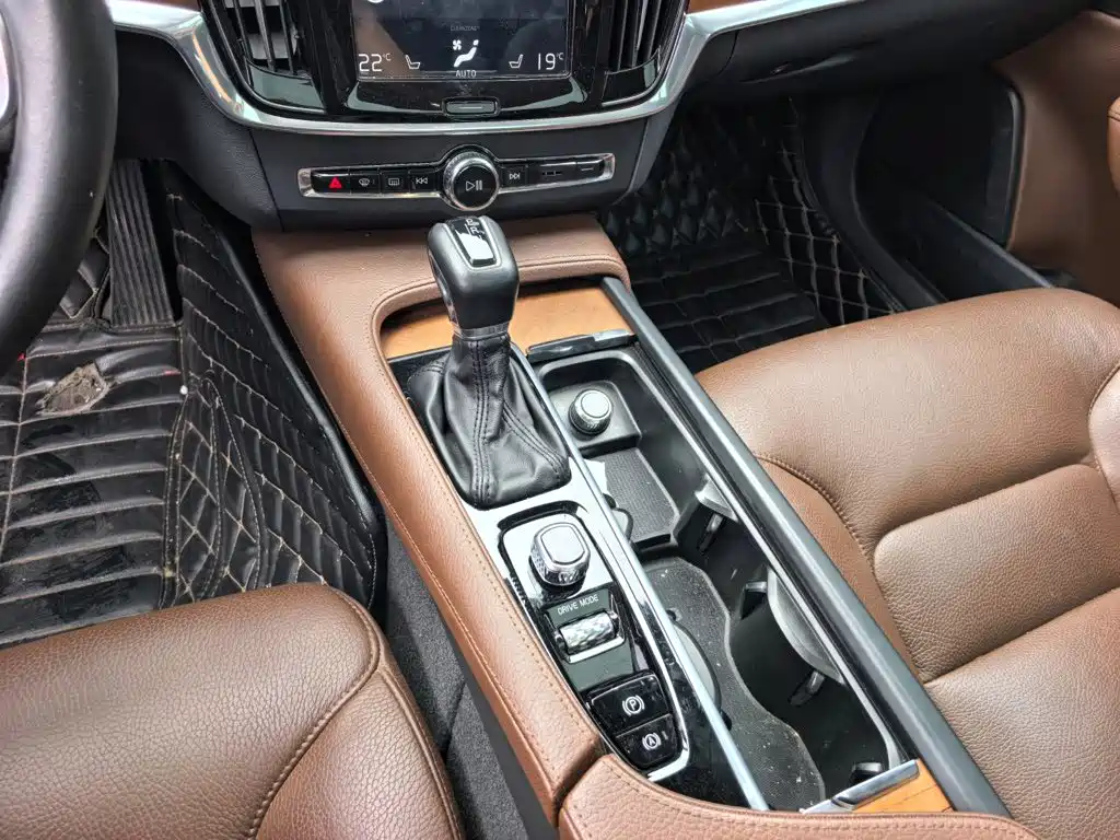 Photo 13 - Volvo S90