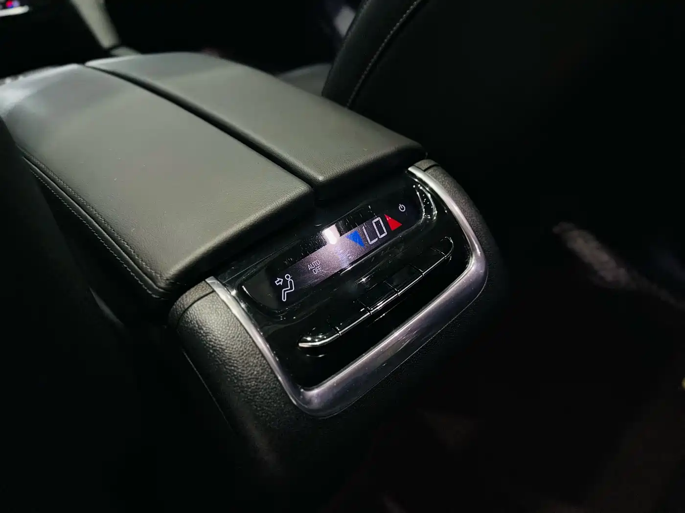 Buick Enclave 2020 28T 4WD Premium Model фото 11