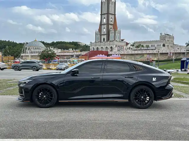 Changan UNI-V 2022 1.5T Sport Edition — фото 3