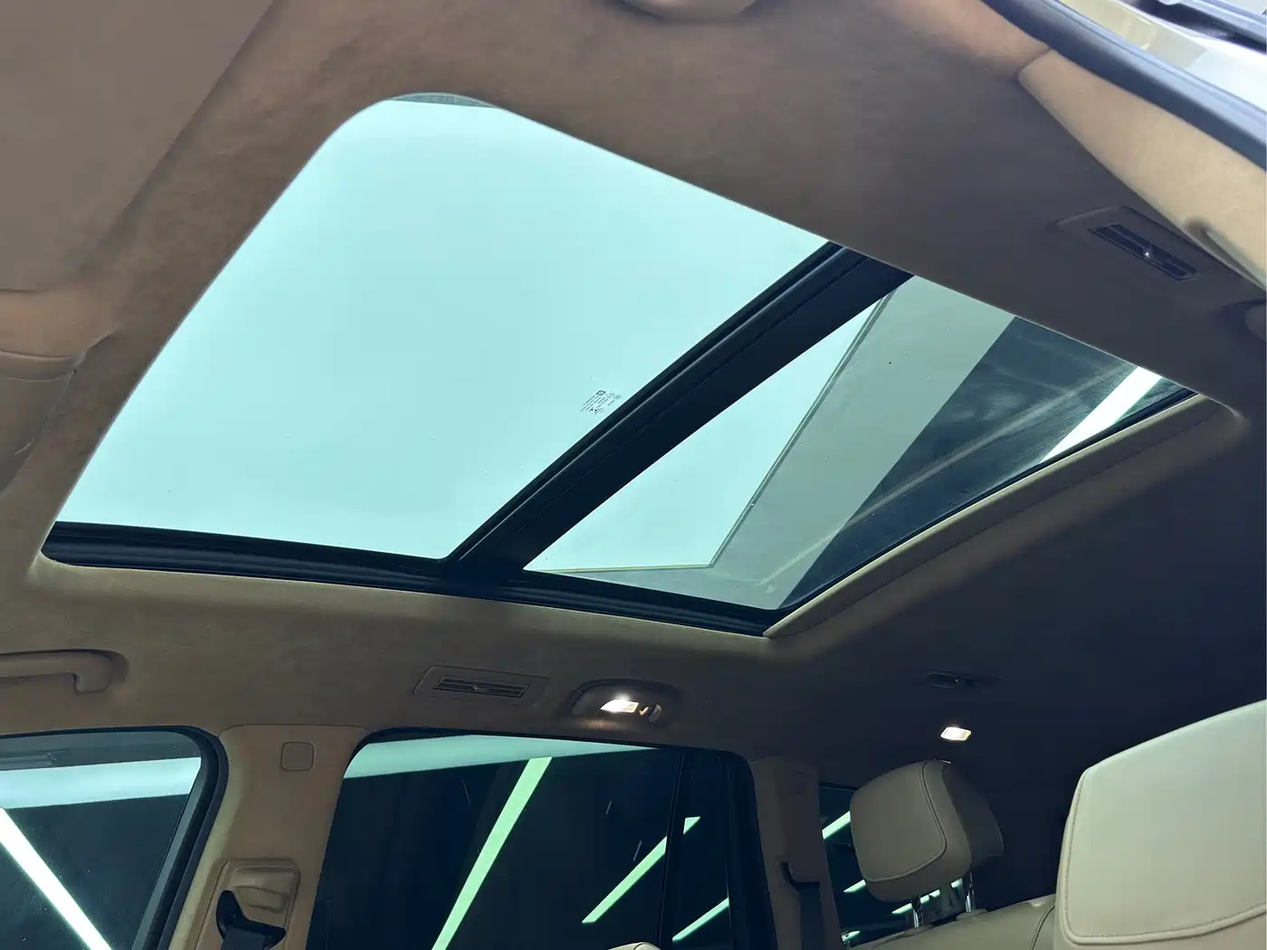 Photo 21 - Cadillac XT6