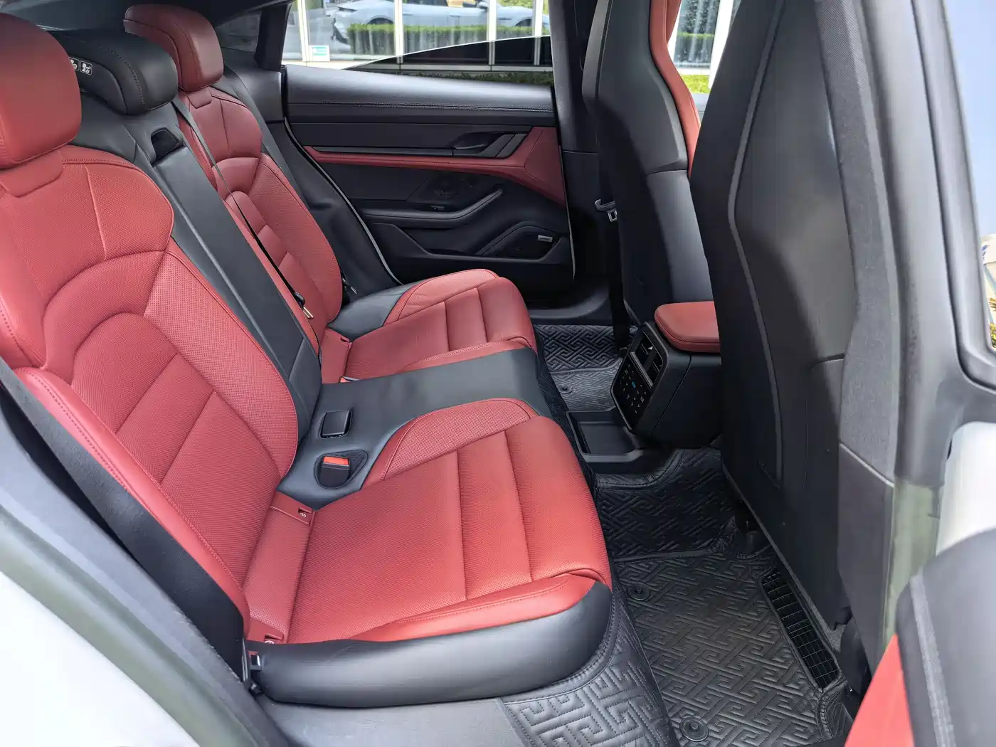 Porsche Taycan 2022 Facelift Taycan фото 34