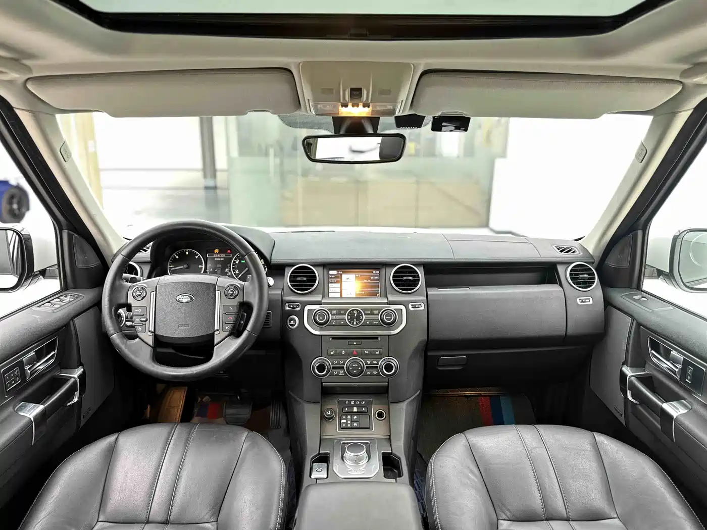 Land Rover Discovery 2015 3.0 SDV6 HSE Diesel фото 5