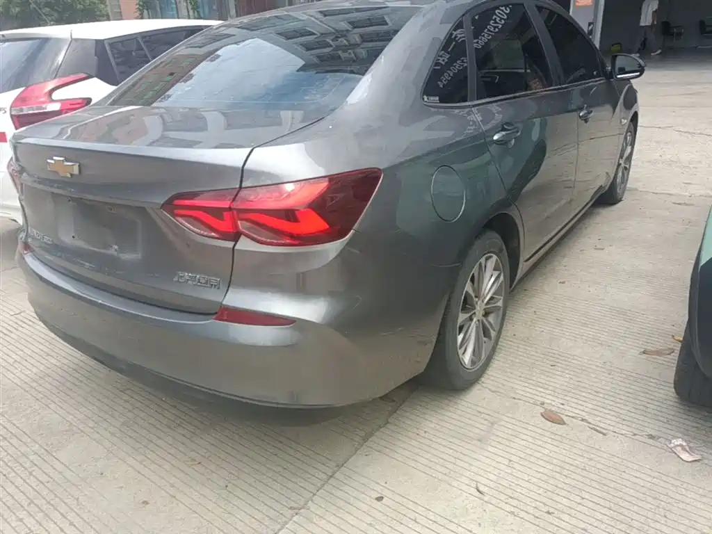 CHEVROLET CRUZE