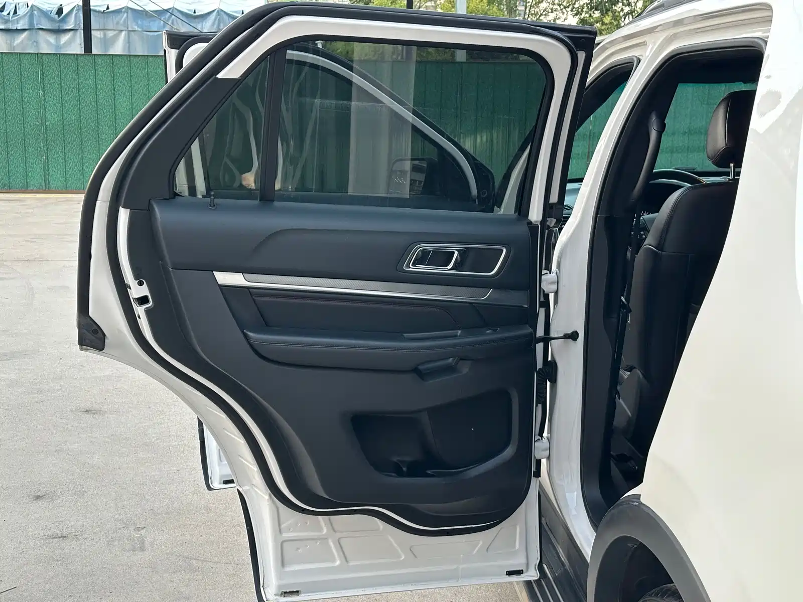 Фото 17 - Ford Explorer (Import)