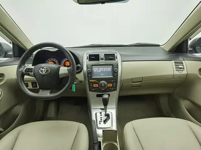 Toyota Corolla 2013 Special Edition 1.8L CVT Ultimate Cool GL-i — фото 5