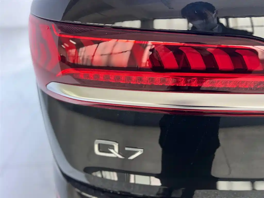 Photo 10 - Audi Q7