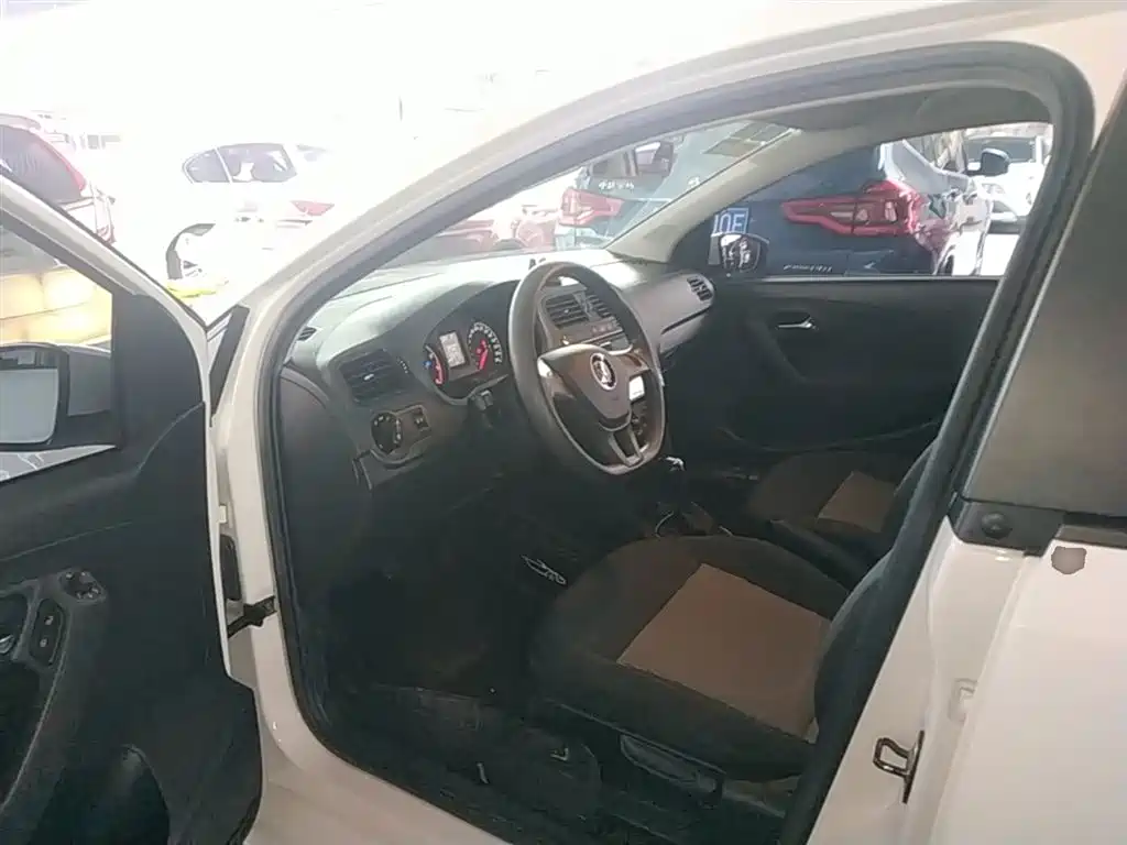 Volkswagen Polo 2018 1.5L Auto Safe Drive фото 16