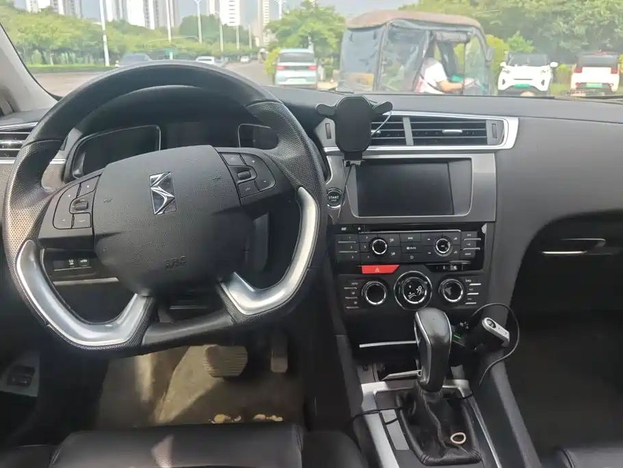 DS 6 2015 2014 1.6T Luxury Edition THP160