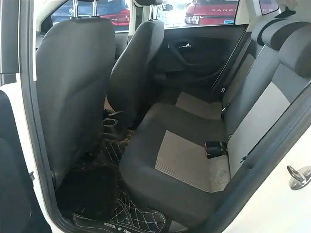 Volkswagen Polo 2018 1.5L Auto Safe Drive фото 17