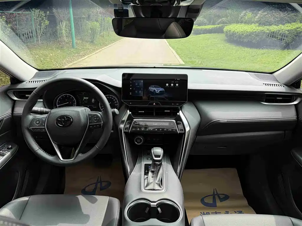 Toyota Venza 2023 2.0L CVT FWD Luxury фото 12