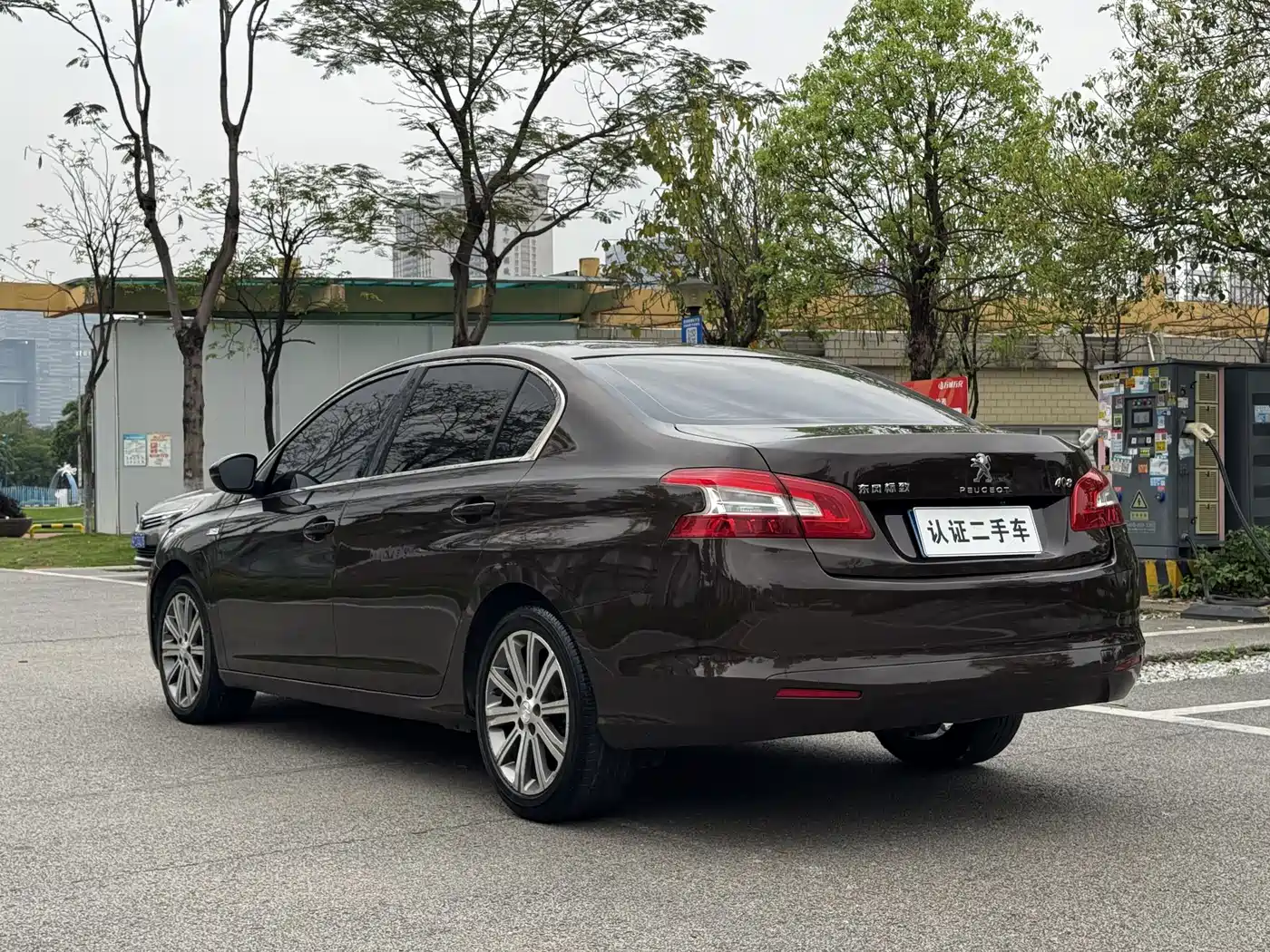 Peugeot 408 2015 1.2T Automatic Glory Edition фото 18
