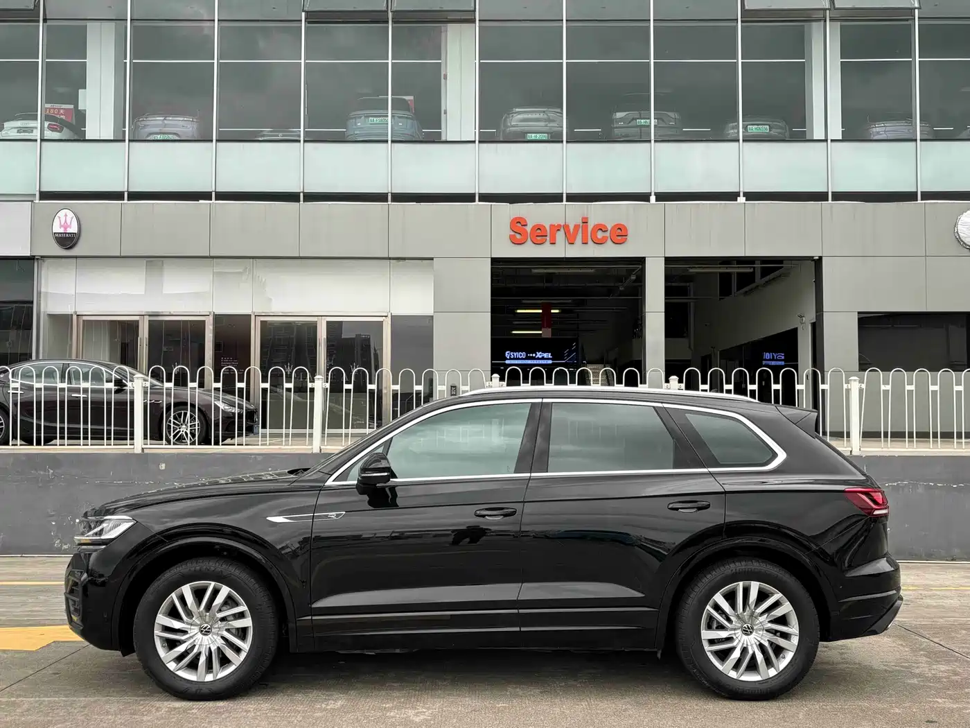 VOLKSWAGEN TOUAREG