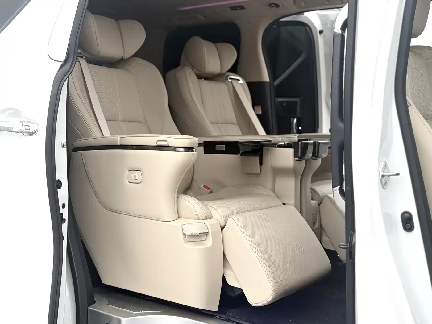 Toyota Alphard 2021 Hybrid 2.5L Premium фото 7