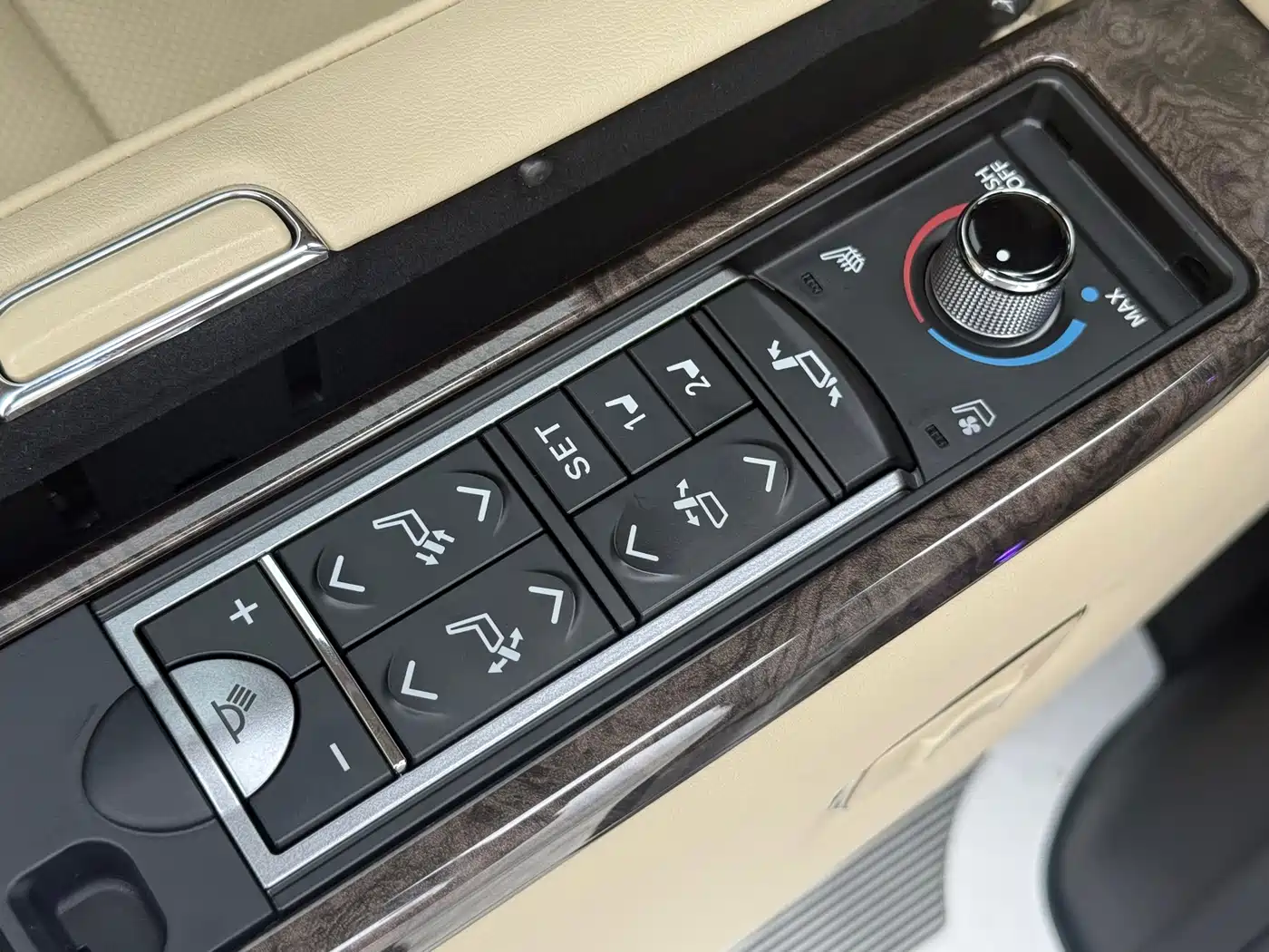 Toyota Alphard 2021 Hybrid 2.5L Premium фото 18