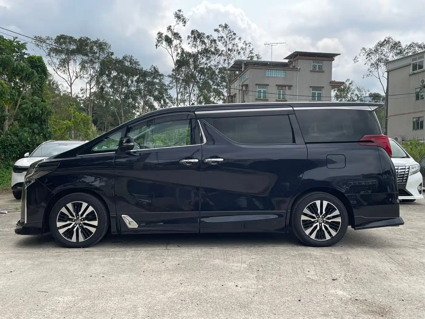 Toyota Alphard 2018 Facelift 3.5L Luxury Edition фото 3