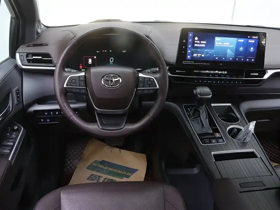 Toyota Sienna 2021 2.5L Hybrid Platinum Edition фото 30