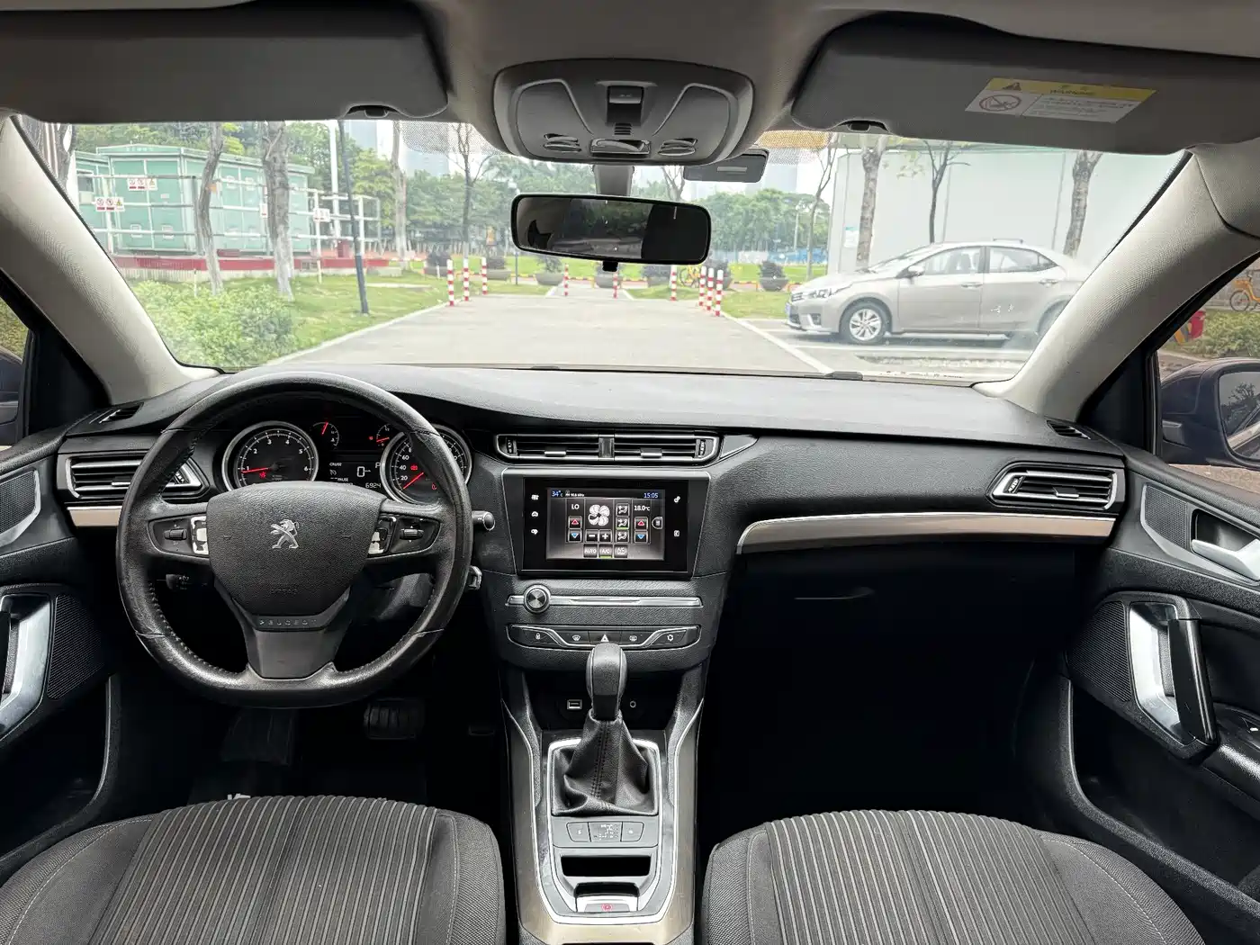 Peugeot 408 2015 1.2T Automatic Glory Edition фото 8