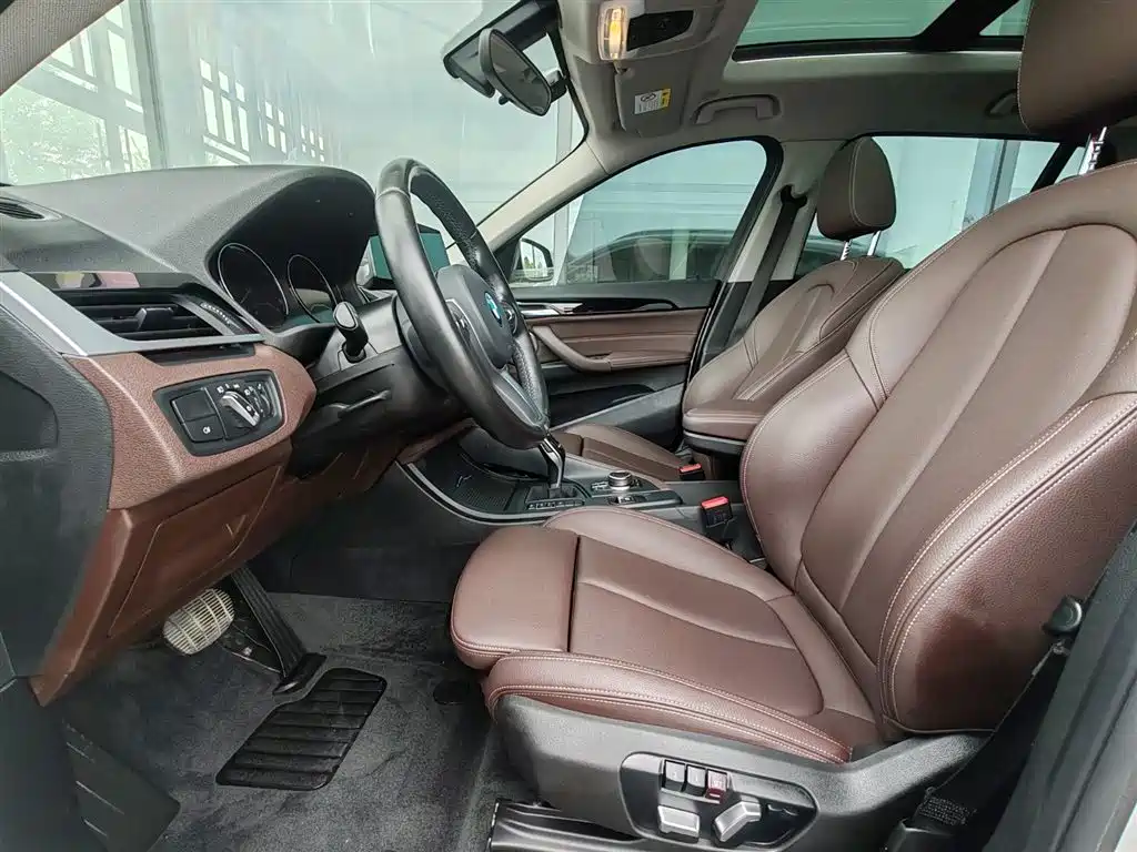 BMW X1 2022 sDrive25Li Leading фото 6